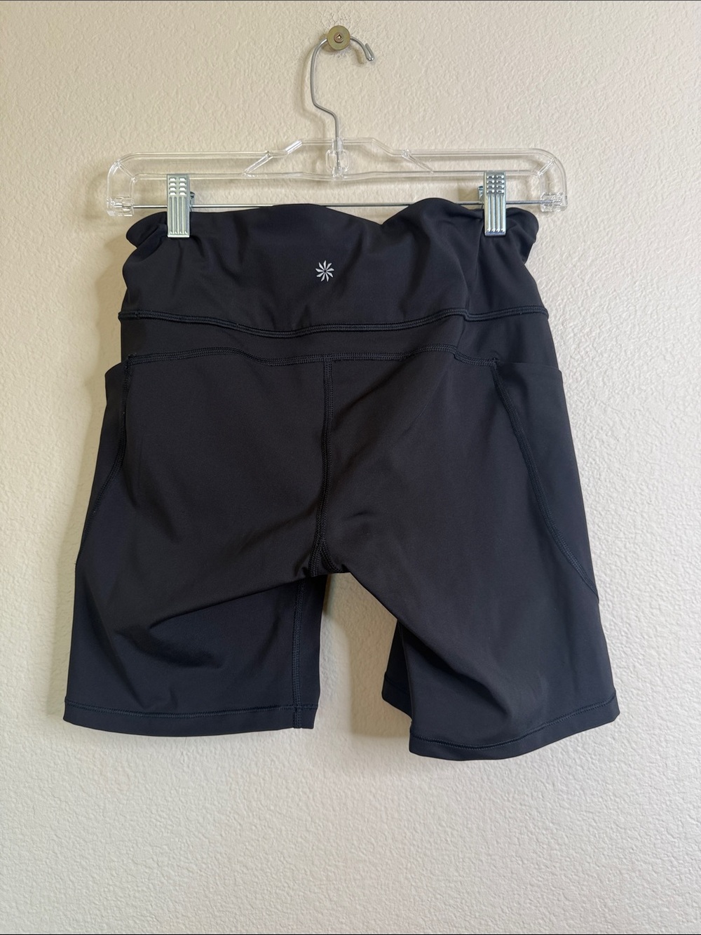 Athleta Ultimate Stash II 7” short black medium EUC - Picture 3 of 4